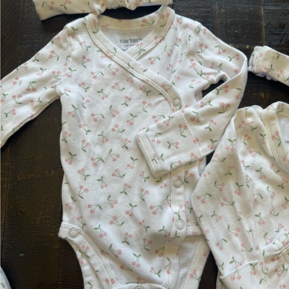 Twin Bundle 2 sets of Carters NB - Picture 3 of 7
